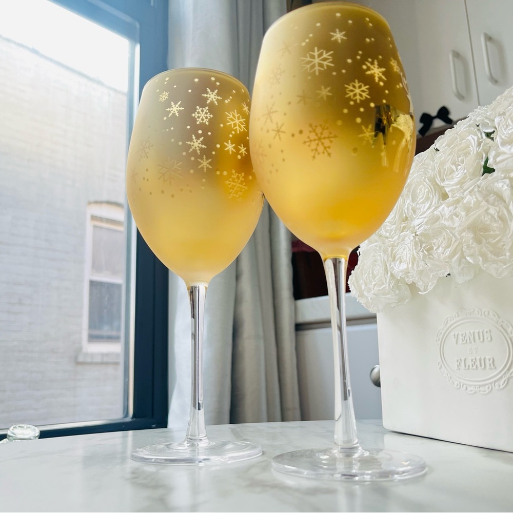 Elegant Gold Snowflake Raindeer Gold Tall Wine Glasses